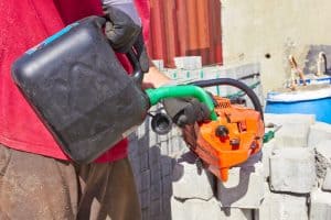 What is the Correct Gas to Oil Mix for Chainsaws?