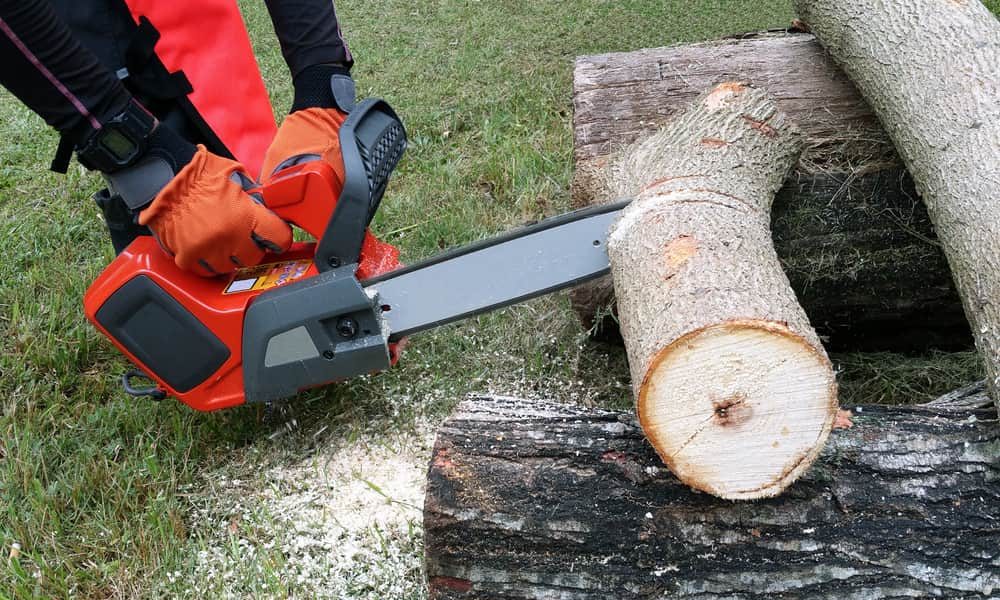 battery powered chainsaw