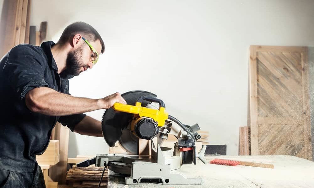 Left-handed vs Right-handed Circular Saw – Which is Better
