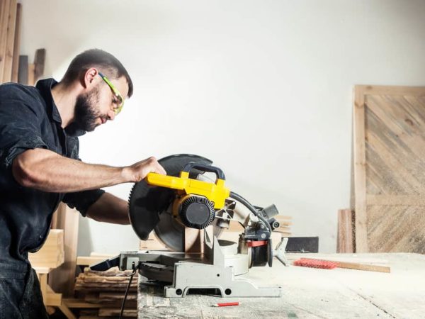 Left-handed vs Right-handed Circular Saw – Which is Better?