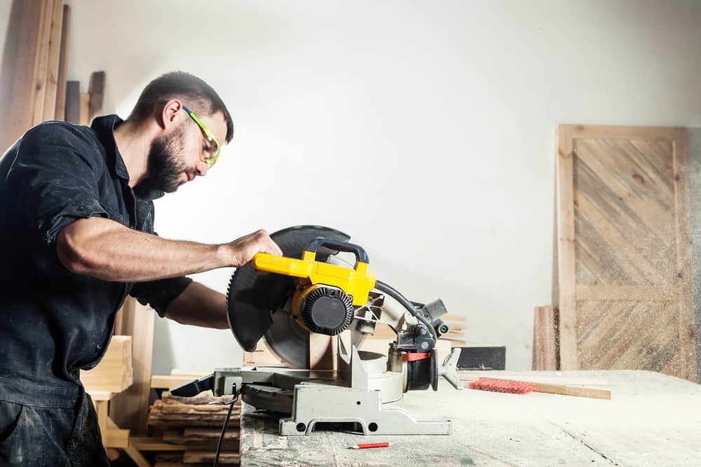 Left-handed vs Right-handed Circular Saw – Which is Better