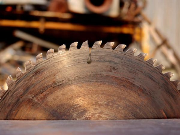 8 Steps to Clean a Table Saw Blade