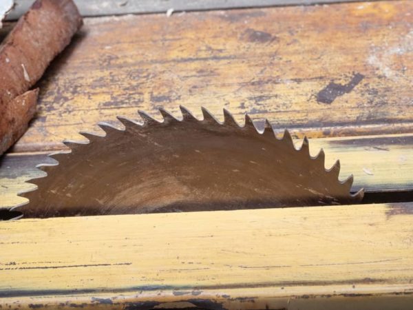 How to Remove Rust from a Table Saw