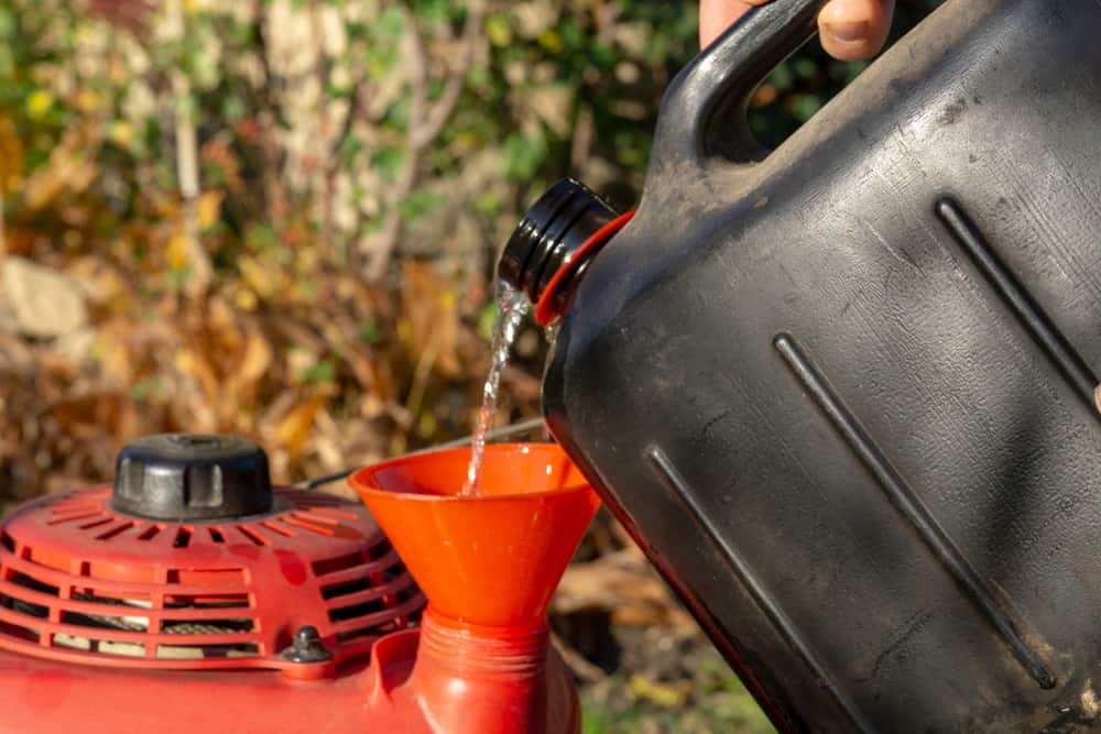 Can You Use Car Oil in a Lawn Mower